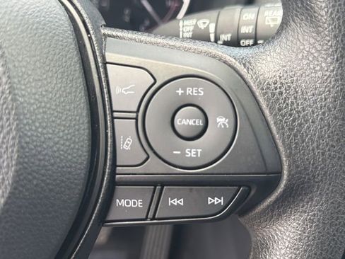 Used 2025 Toyota RAV4 XLE FWD image 24