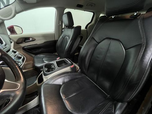 Used 2017 Chrysler Pacifica Touring-L Plus image 15