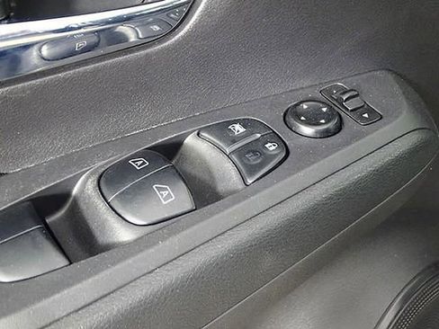 Used 2024 Nissan Kicks SV image 16