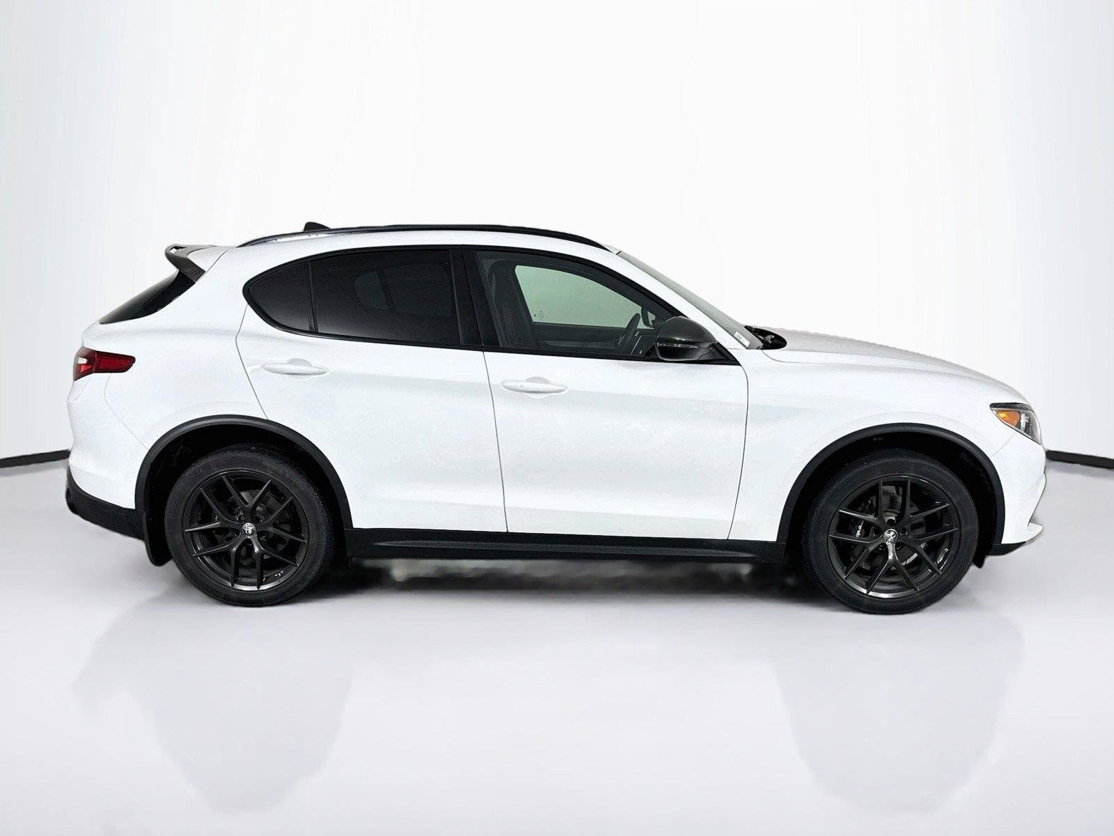 Used 2019 Alfa Romeo Stelvio Ti Sport w/ Quick Order Package 22S Sport AWD/4WD image 6