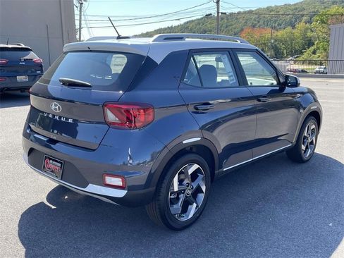 New 2026 Hyundai Venue SEL image 3