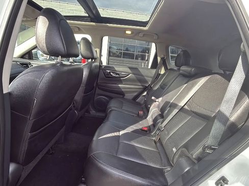 Used 2017 Nissan Rogue SL w/ SL Premium Package image 29