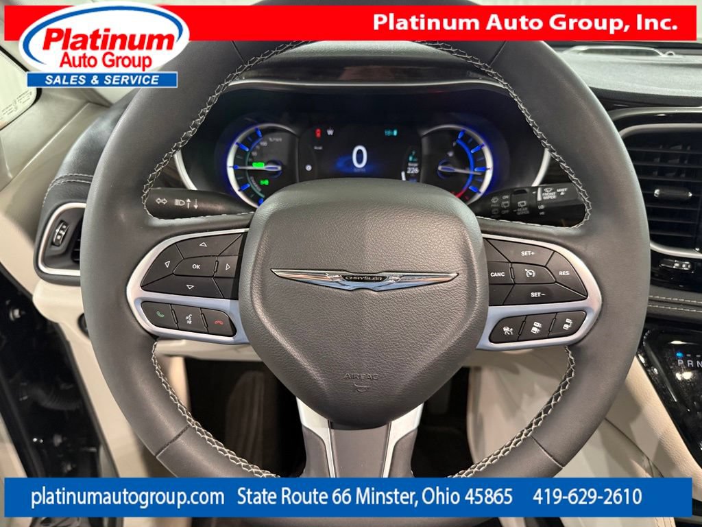 Used 2023 Chrysler Pacifica Limited FWD image 15