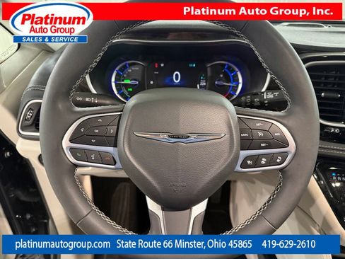 Used 2023 Chrysler Pacifica Limited FWD image 15