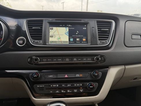 Used 2015 Kia Sedona SX FWD image 17
