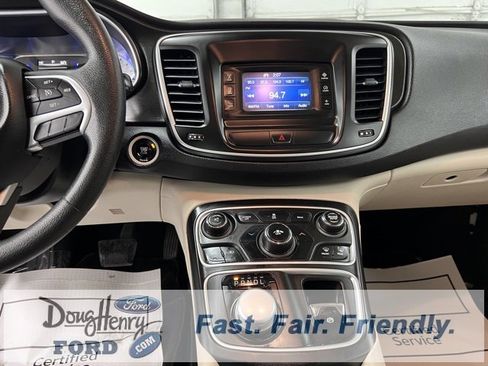Used 2015 Chrysler 200 Limited image 36