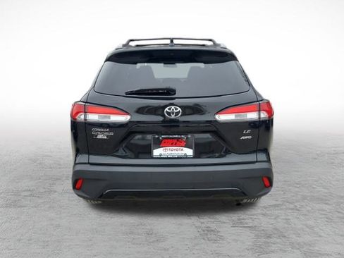 Certified 2022 Toyota Corolla Cross LE image 6