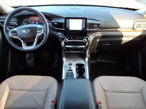 Certified 2022 Ford Explorer Limited w/ Equipment Group 301A image 17