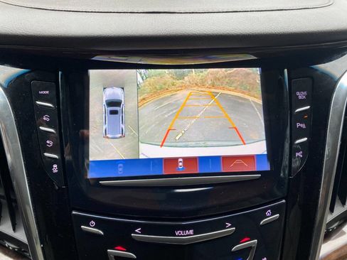 Used 2017 Cadillac Escalade ESV Standard 4dr SUV image 31