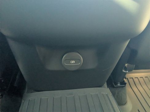 Certified 2026 Volvo XC60 B5 Plus w/ Protection Package Premier image 18