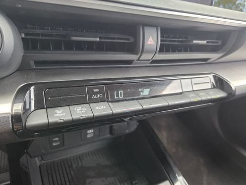 Used 2024 Toyota Prius LE FWD image 26