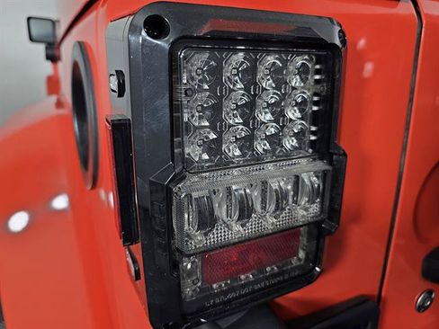 Used 2015 Jeep Wrangler Unlimited Sahara w/ Max Tow Package AWD/4WD image 7