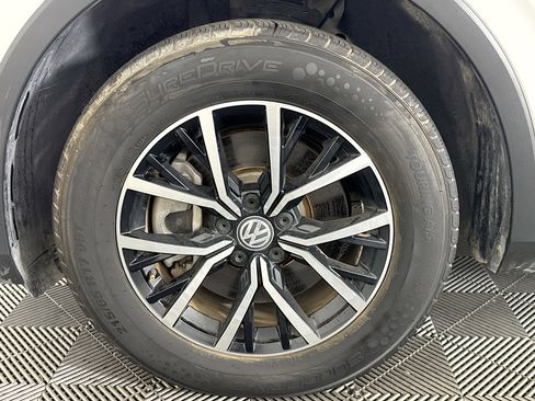 Used 2021 Volkswagen Tiguan SE FWD image 37