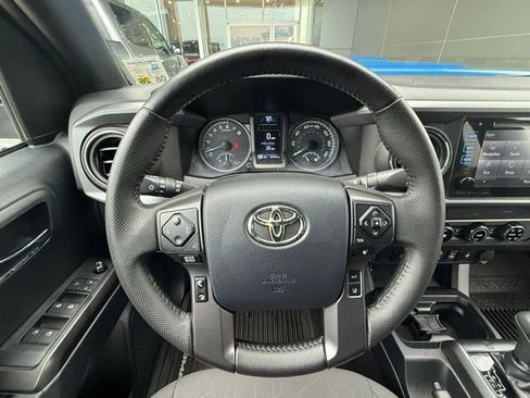 Used 2018 Toyota Tacoma TRD Sport AWD/4WD image 21
