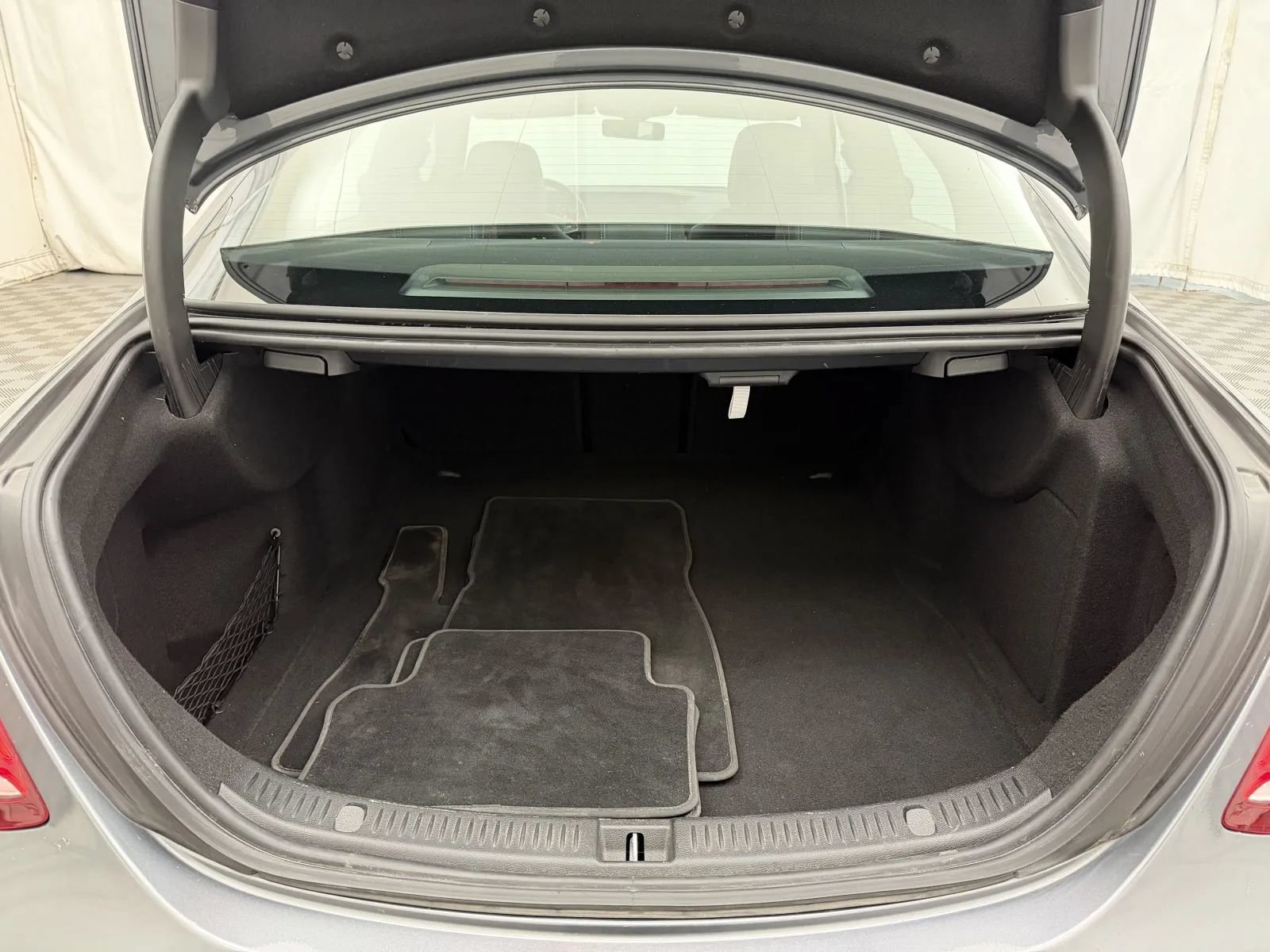 Used 2017 Mercedes-Benz E 300 4MATIC image 24