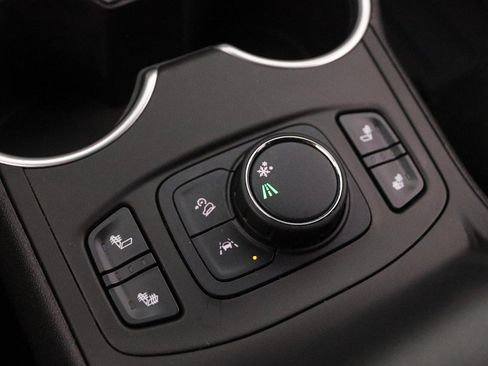 Used 2022 GMC Terrain SLE w/ Driver Convenience Package FWD image 19