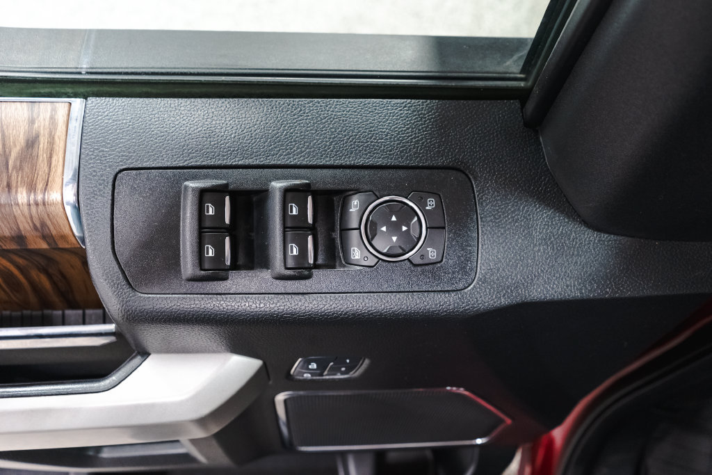 Used 2018 Ford F150 Lariat w/ Equipment Group 502A Luxury AWD/4WD image 26