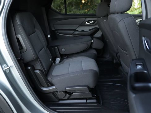Used 2023 Chevrolet Traverse LT FWD image 31
