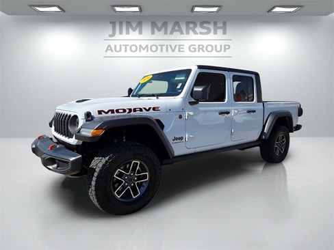 Used 2024 Jeep Gladiator Mojave image 2