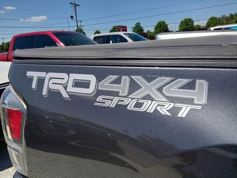 Used 2021 Toyota Tacoma TRD Sport AWD/4WD image 5