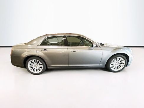 Used 2011 Chrysler 300 Limited RWD image 5