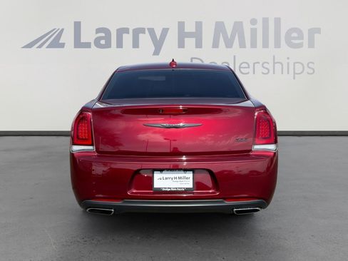 Used 2021 Chrysler 300 Touring w/ Sport Appearance Package image 6