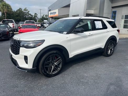 Used 2025 Ford Explorer ST-Line w/ Premium Package image 4