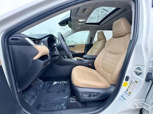 Used 2021 Toyota RAV4 XLE Premium image 19