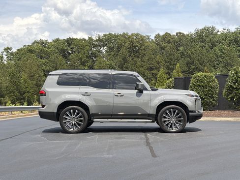 Used 2025 Lexus GX 550 w/ Accessory Package (2T) AWD/4WD image 5