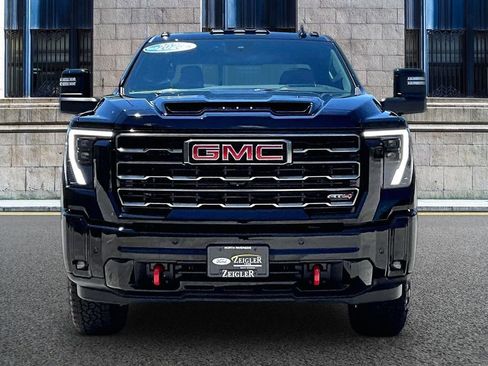 Used 2025 GMC Sierra 2500 AT4 w/ AT4 Premium Plus Package AWD/4WD image 3