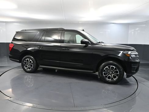 Used 2024 Ford Expedition Max XLT image 4