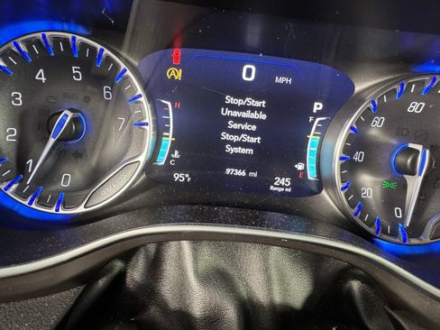 Used 2018 Chrysler Pacifica Limited FWD image 4