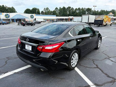 Used 2016 Nissan Altima 2.5 S w/ Power Driver Seat Package FWD image 5