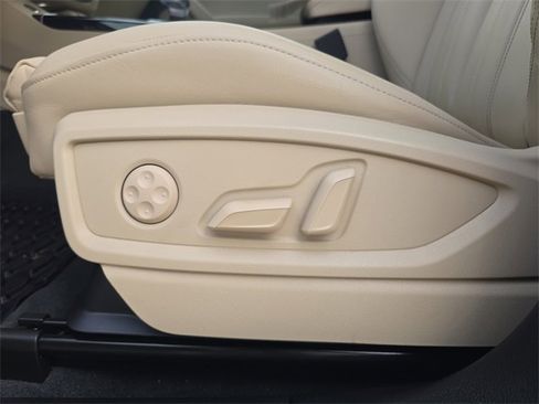 Used 2025 Audi Q5 e Premium image 16