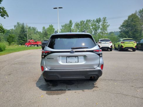 Certified 2025 Subaru Forester Premium AWD/4WD image 4