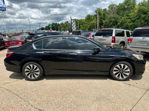 Used 2017 Honda Accord EX-L image 8