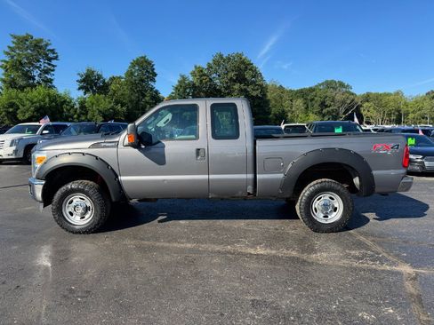 Used 2014 Ford F250 XL w/ Power Equipment Group AWD/4WD image 2