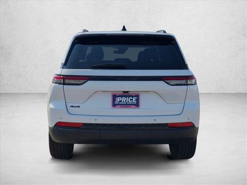 Used 2023 Jeep Grand Cherokee Altitude AWD/4WD image 6