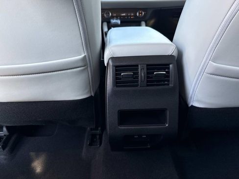 Used 2025 Mitsubishi Outlander SE image 21