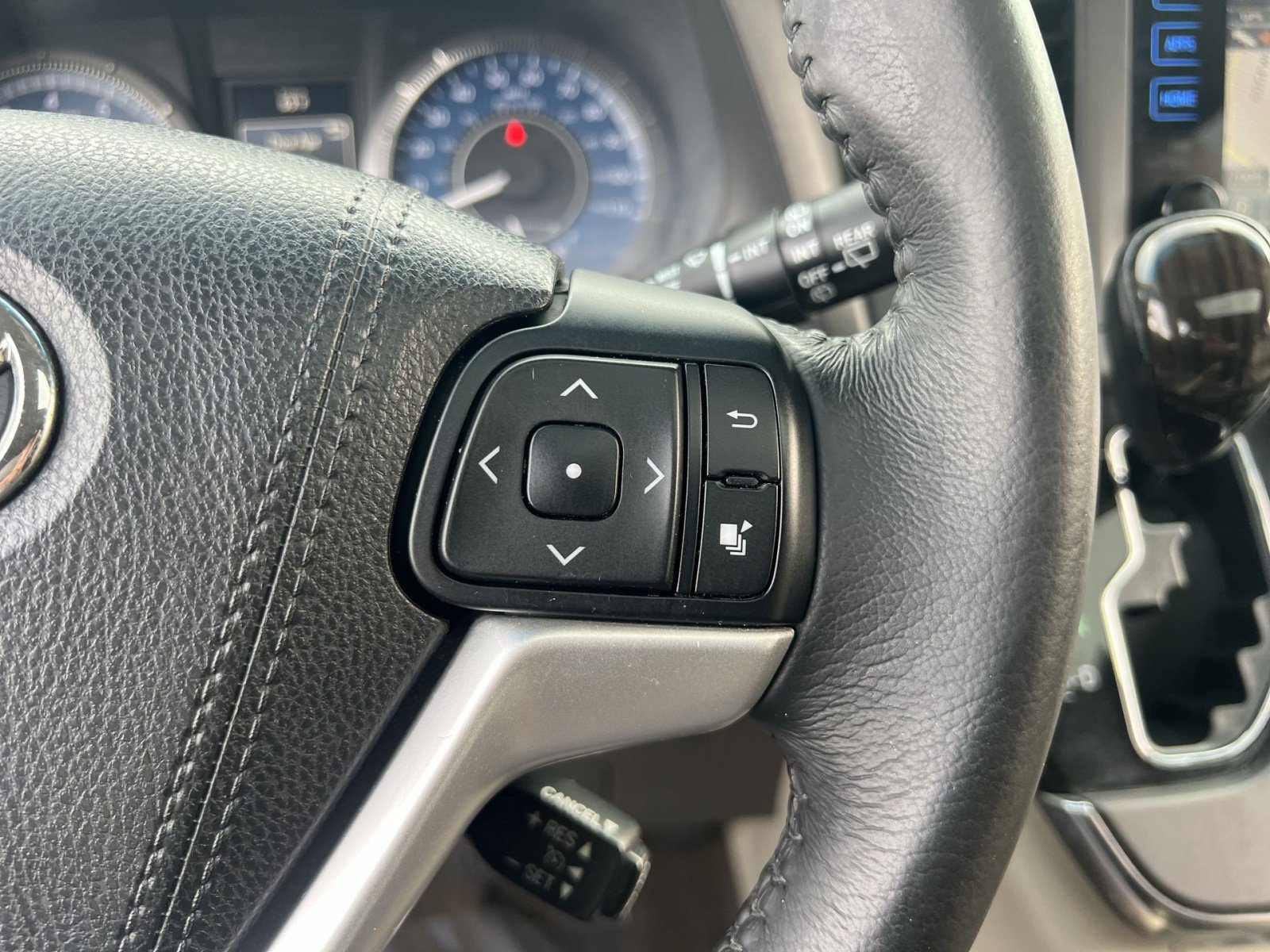 Used 2017 Toyota Sienna XLE w/ XLE Navigation Package FWD image 33