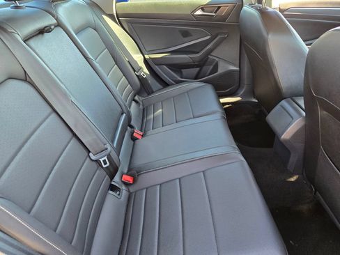 Used 2024 Volkswagen Jetta SE FWD image 18
