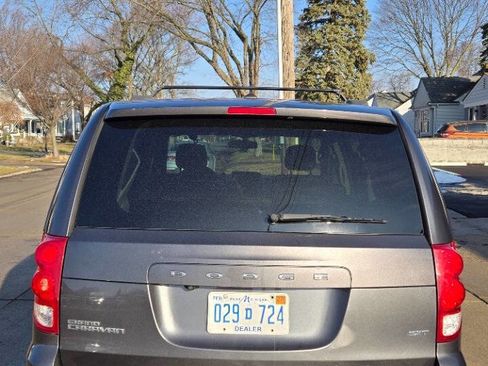 Used 2016 Dodge Grand Caravan SXT image 8