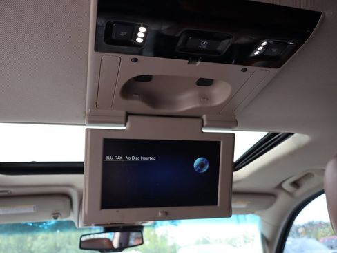 Used 2015 Cadillac Escalade ESV Luxury AWD/4WD image 25