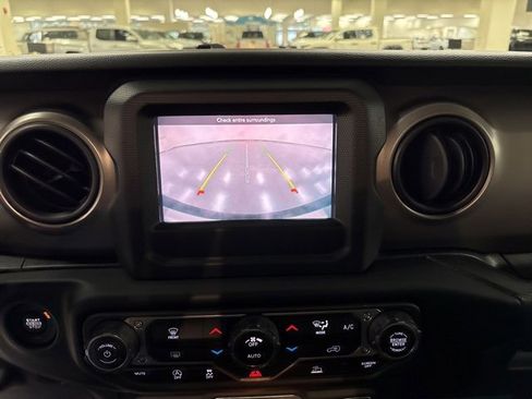 Used 2021 Jeep Wrangler Sport S image 16