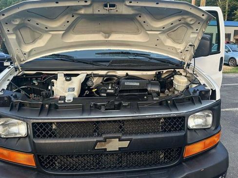Used 2017 Chevrolet Express 2500 image 36