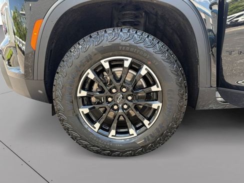 Used 2026 Chevrolet Traverse Z71 w/ LPO, Floor Liner Package AWD/4WD image 38