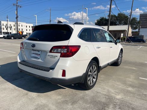 Used 2017 Subaru Outback 2.5i Touring w/ Popular Package #5A AWD/4WD image 5