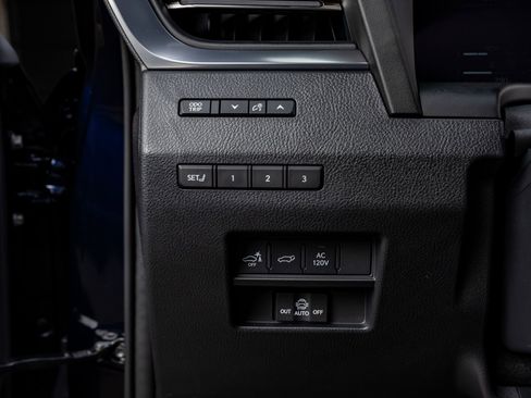 Used 2025 Lexus GX 550 w/ Accessory Package (2T) image 21