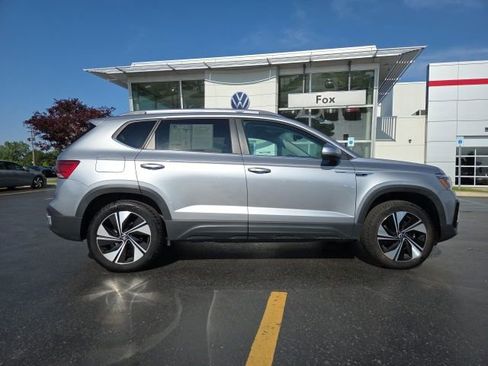 Used 2023 Volkswagen Taos SE AWD/4WD image 8