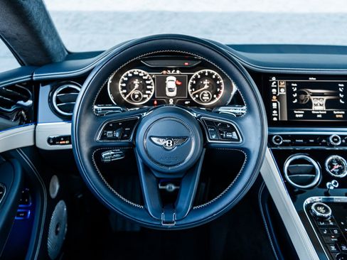 Used 2022 Bentley Continental GT image 32